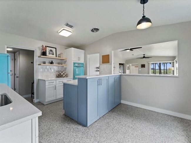 Building Photo - 600 Lakeshore Blvd