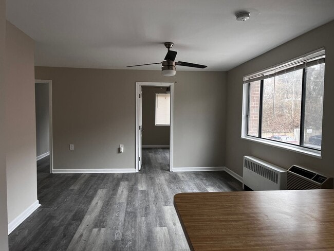 Building Photo - Spacious Sunlit 2BR Apartment – Prime Location in Southwest DC!!
