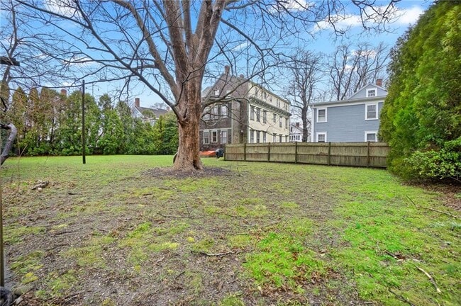 Building Photo - 686 Hope St