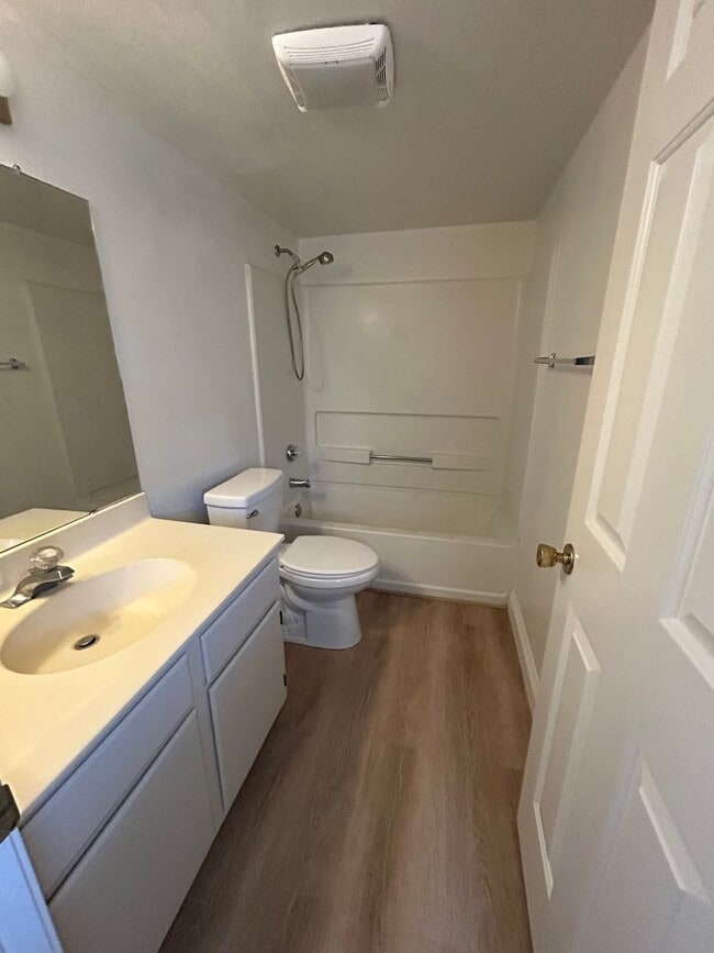 Building Photo - 2 Bedroom Condo located in Laughlin Bay