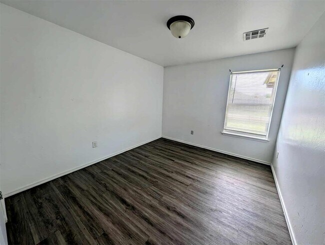 Building Photo - 7909 Chumley Ln