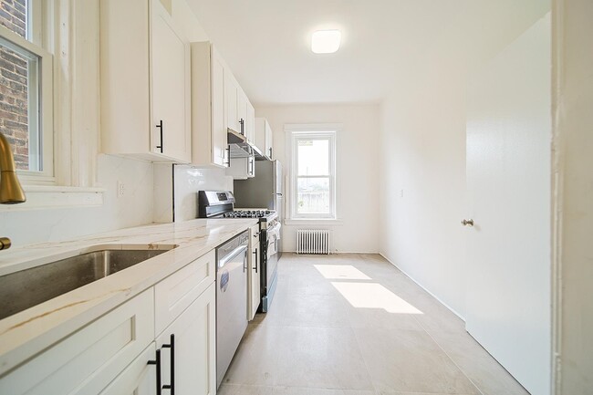Building Photo - 5302 Hudson Ave