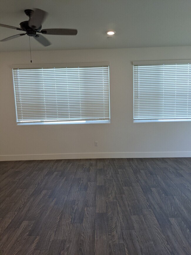 Building Photo - Prime location in Merced!