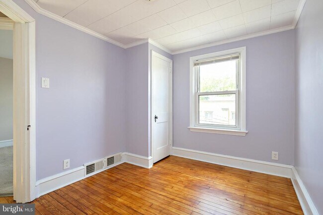 Building Photo - 17 Dowling Ave