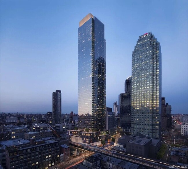 Building Photo - 3 Ct Square W