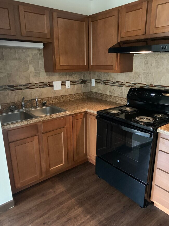 Building Photo - 1665 Churchill Downs Rd