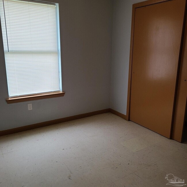 Building Photo - 1420 N 52nd Ave