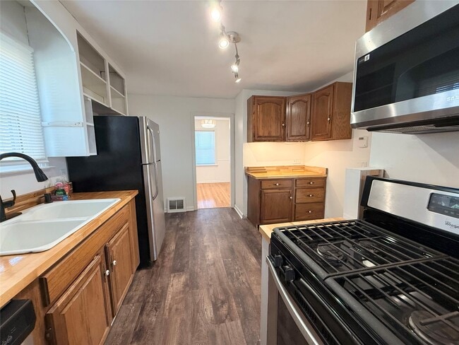 Building Photo - 2703 Watson Blvd