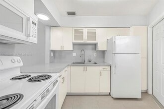 Building Photo - 1715 NE Miami Gardens Dr