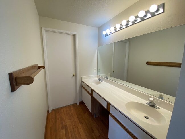 Building Photo - Sparks Two-story House - 4 Bedrooms (Reed ...