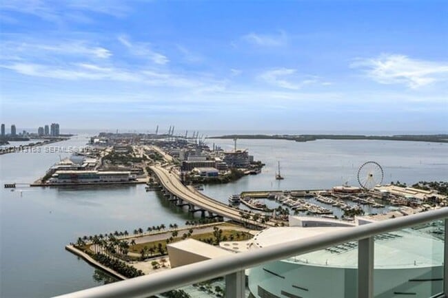 Building Photo - 900 Biscayne Blvd