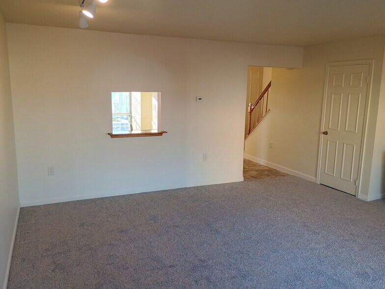 Building Photo - 402 Terry Ct