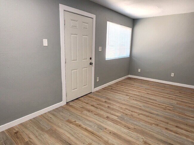 Building Photo - Updated 1BR in North Phoenix – New Kitchen...