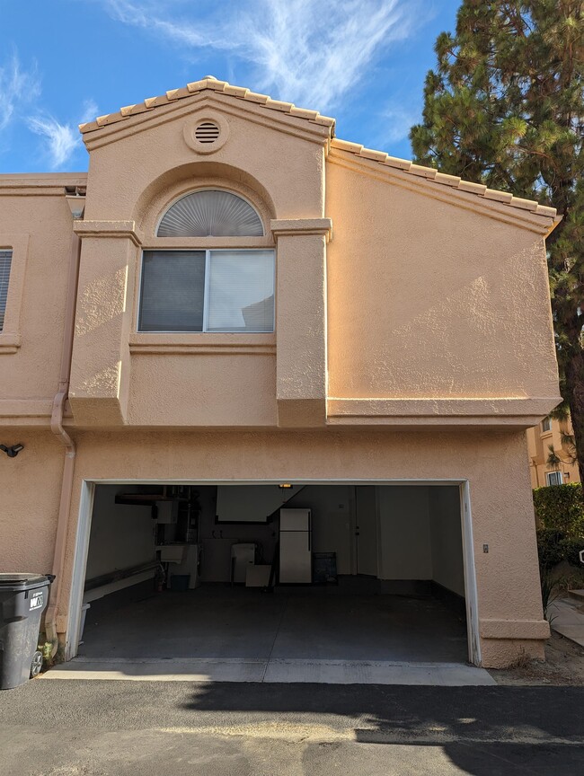 Building Photo - 18802 Vista Del Canon