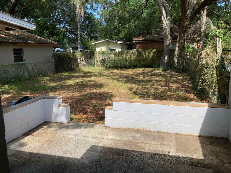 Huge backyard! - 9803 N Aster Ave