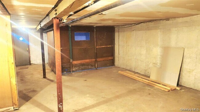 Building Photo - 664 Remsen Ave