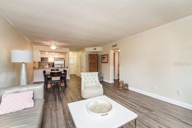 Building Photo - 4813 W McElroy Ave