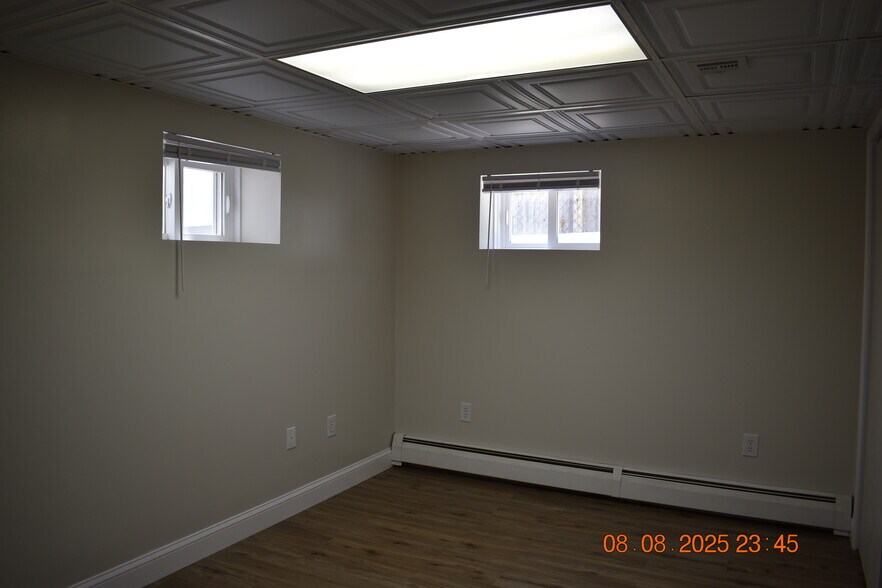 Building Photo - 13 Carman St