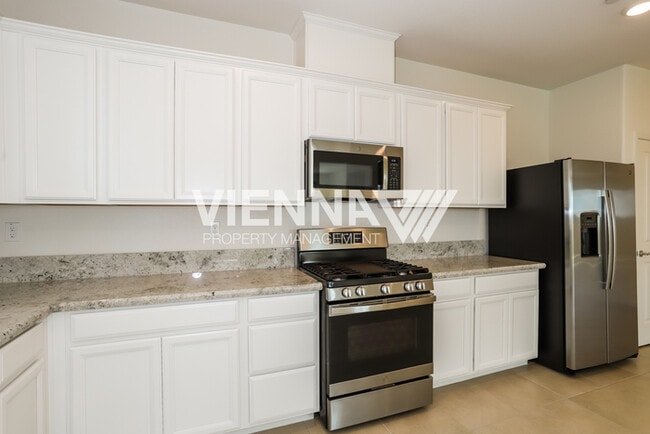 Building Photo - Gorgeous Home in Rancho with a POOL!