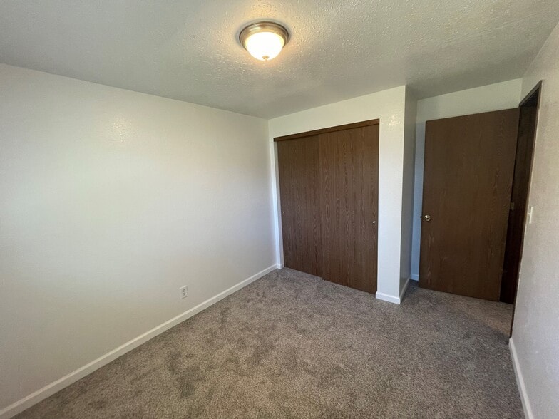 Building Photo - 1001 S Zillah Ct
