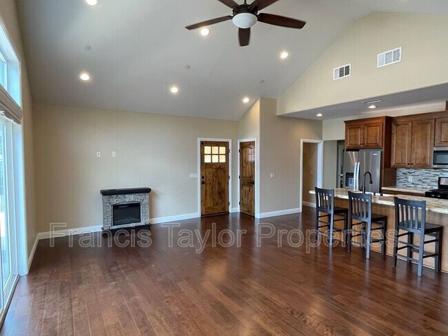 Building Photo - 14398 Harvest Crescent
