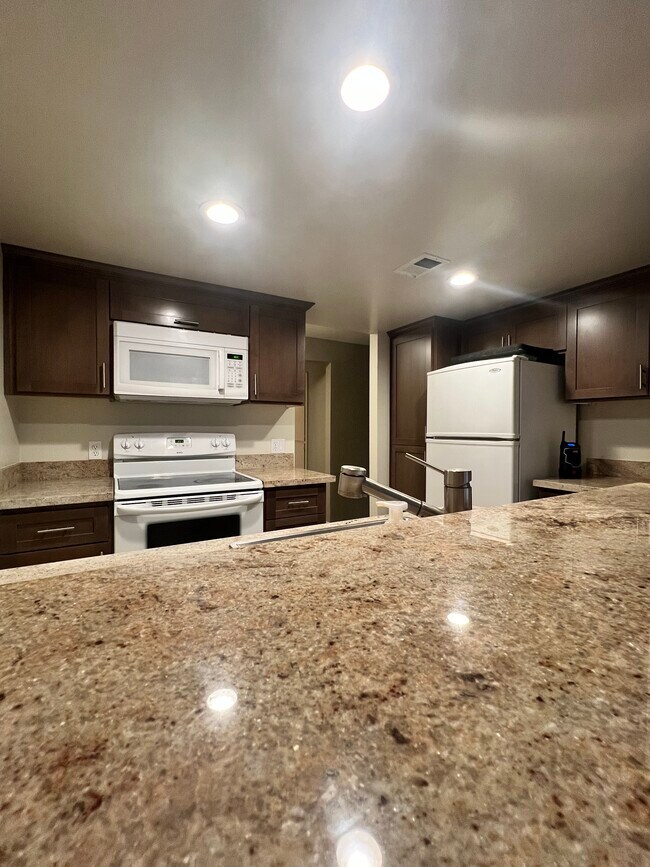 Kitchen - 911 Fulton Ave