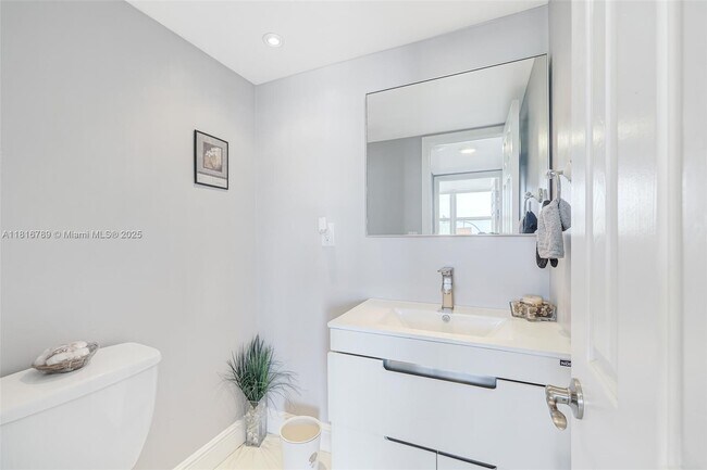 Building Photo - 5838 Collins Ave
