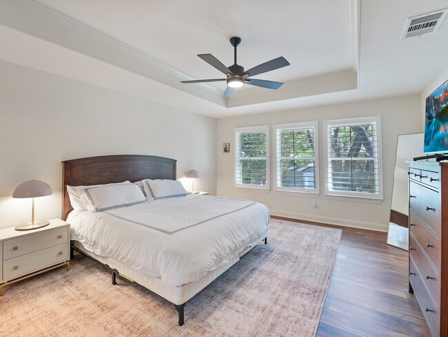 Building Photo - 5803 Cedar Cliff Dr