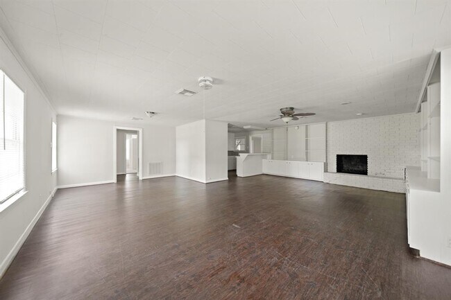 Building Photo - 1313 13th St N