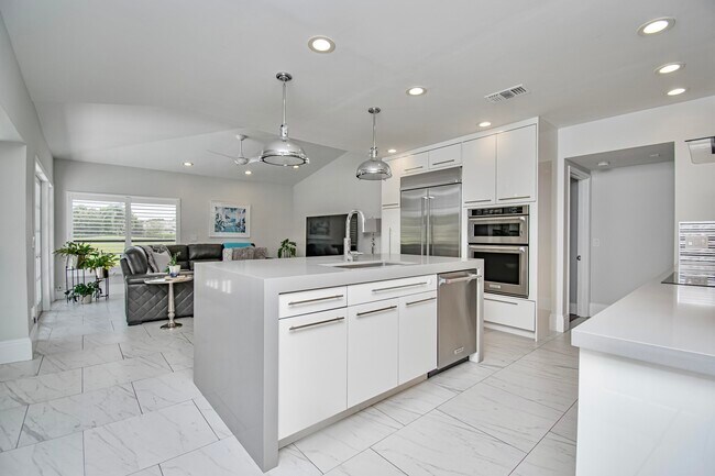 Building Photo - 22504 Esplanada Cir