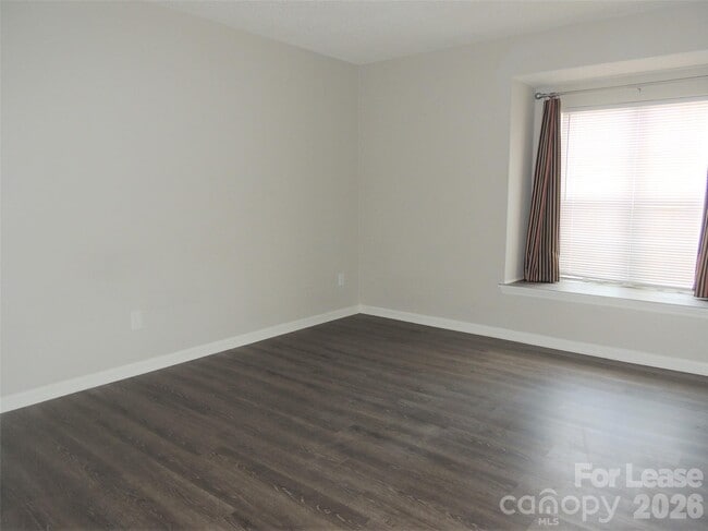 Building Photo - 9252 Kings Canyon Dr