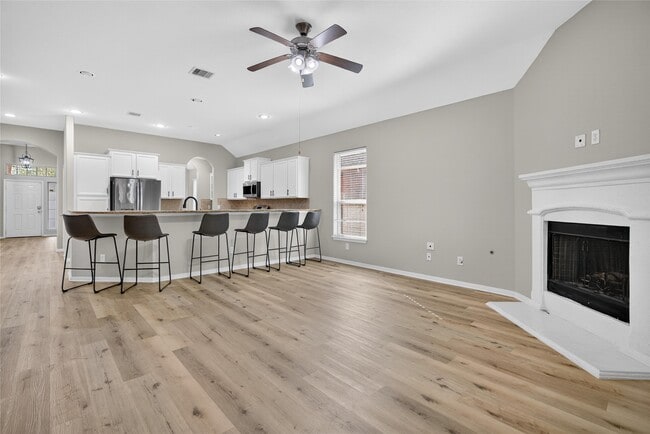 Building Photo - 2450 Garden Shadow Dr