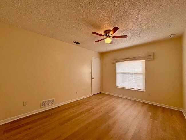 Building Photo - Charming 3 Bed/2 Bath Single Family Home in Winter Park!