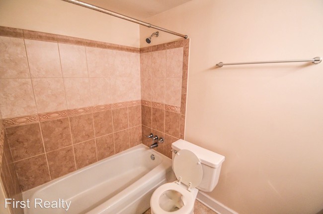 Building Photo - 1 br, 1 bath Apartment - 516 E. Glenn Ave.