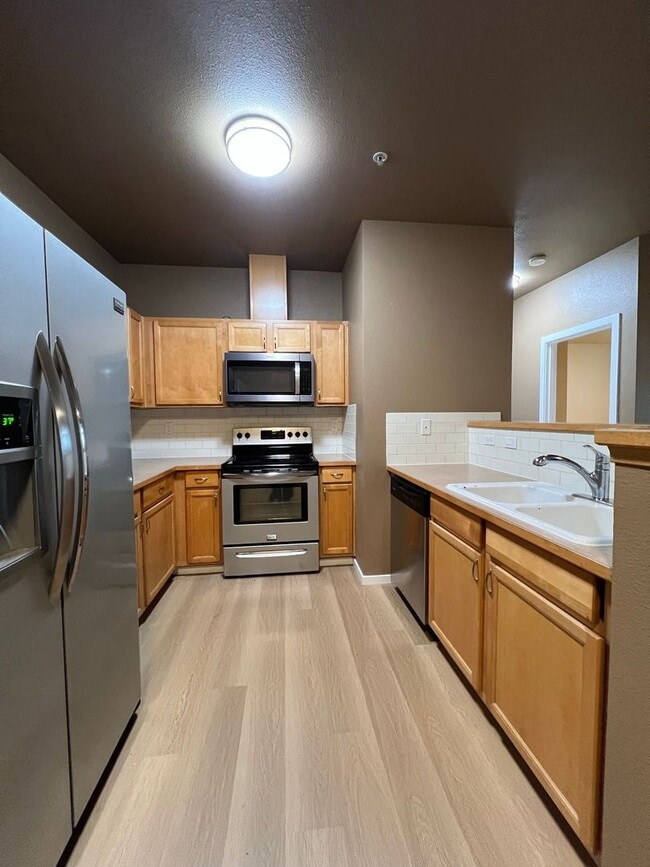 Building Photo - Beautiful Waterford Crossing 2 bedroom Con...