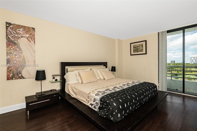 Building Photo - 3300 NE 192 St