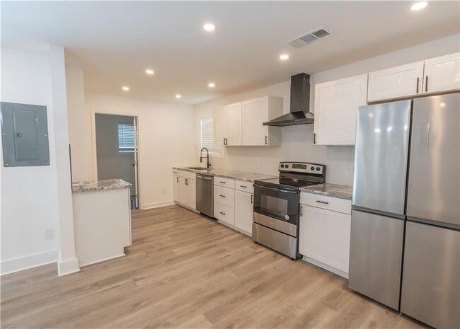 Building Photo - 3822 Bakers Ferry Rd SW