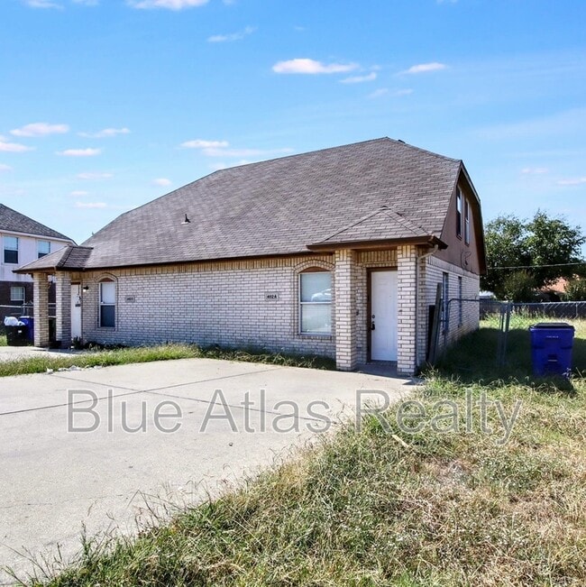 Primary Photo - 402 Kings Way Dr