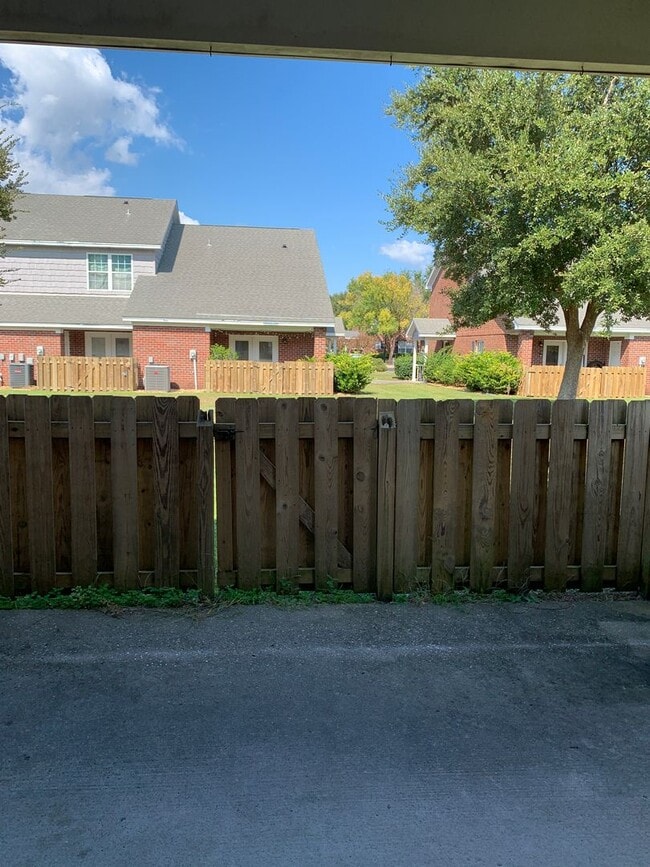 Building Photo - 3 Bedroom 2 Bath Townhome in Pleasant Grov...