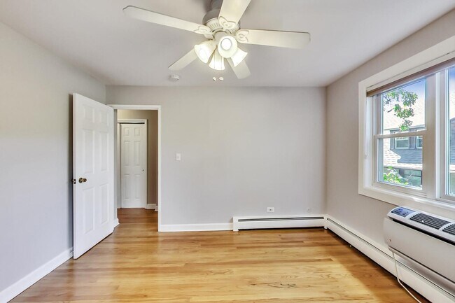 Building Photo - 822 Seward St