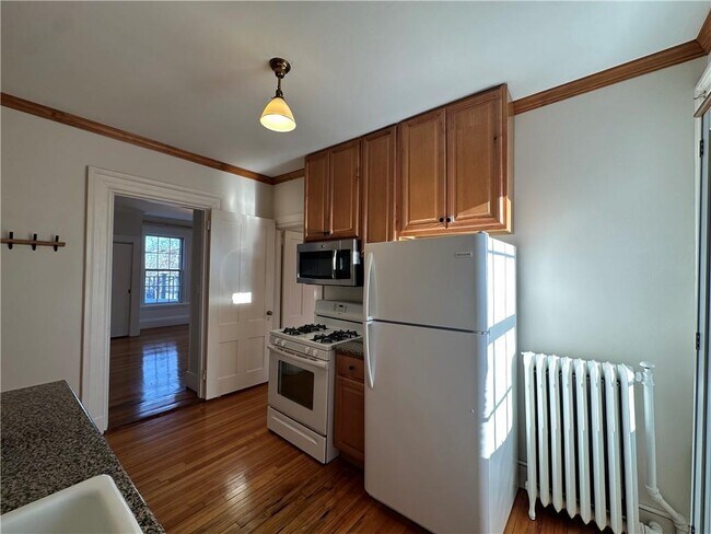 Building Photo - 5 Record St