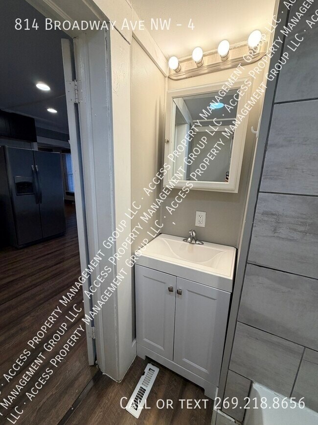 Building Photo - 814 Broadway Ave NW