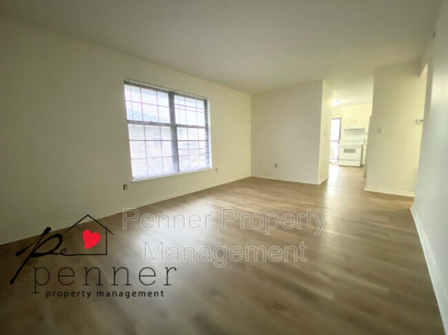 Building Photo - 2100 SW 8th St