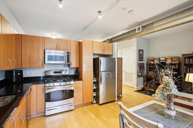 Building Photo - Incredible 1BR/1BA Condo INCLUDES Garage Parking in Vibrant Mount Vernon Triangle!