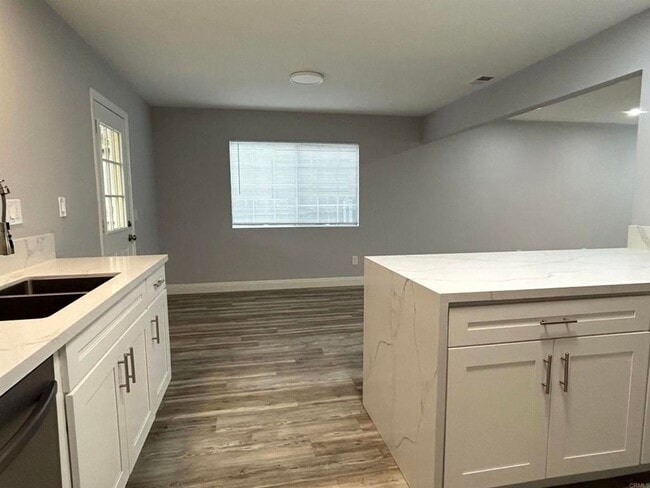Building Photo - ***Available Now***  4 bedroom, 2 bath hom...