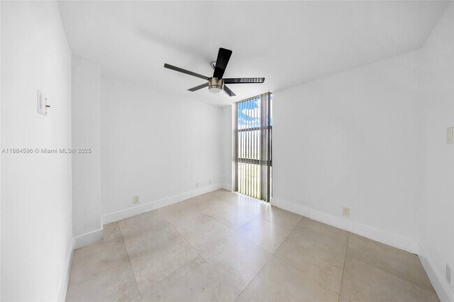 Building Photo - 20301 W Country Club Dr