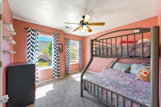 Building Photo - Expansive 5 Bedroom Home in St. George!