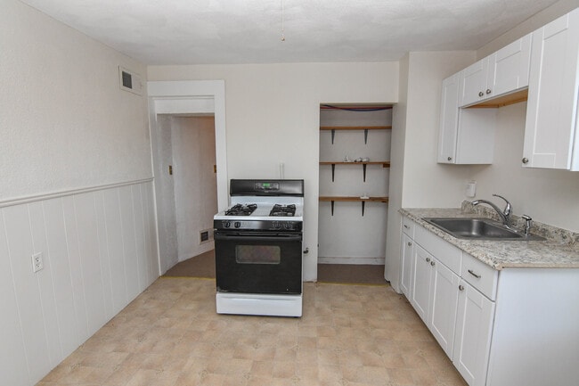 Building Photo - 23 Desmond Rd