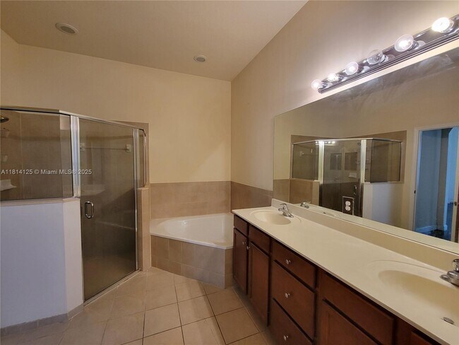 Building Photo - 9282 SW 171st Ct