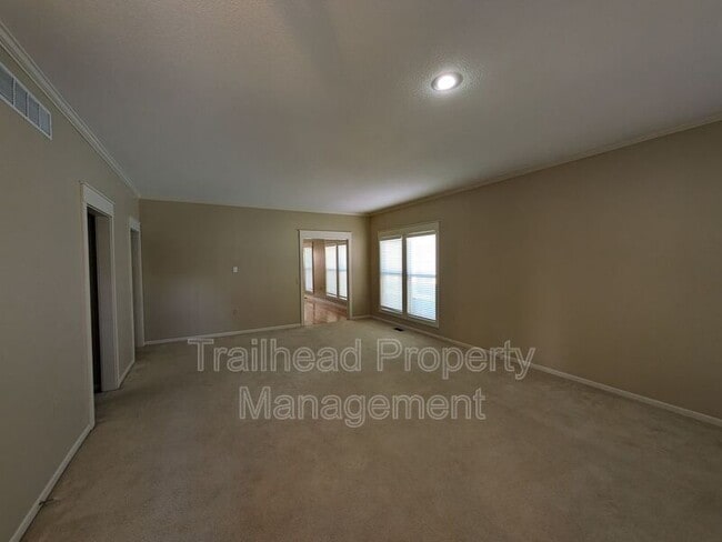 Building Photo - 609 E 29th Ave